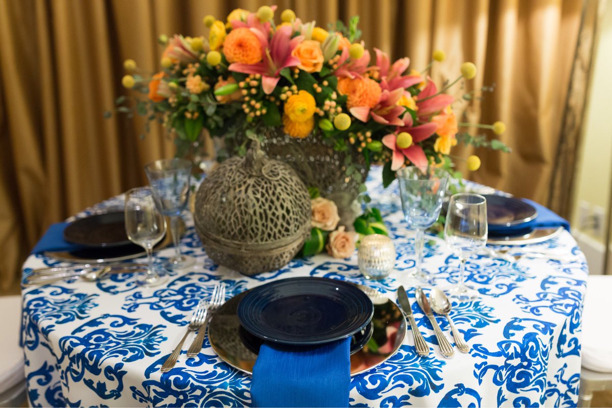 PremiereEvents_'s tweet photo. We 💙 unique centerpieces! Well done, @FlowerStudioATX https://t.co/uJDcRZKjXf