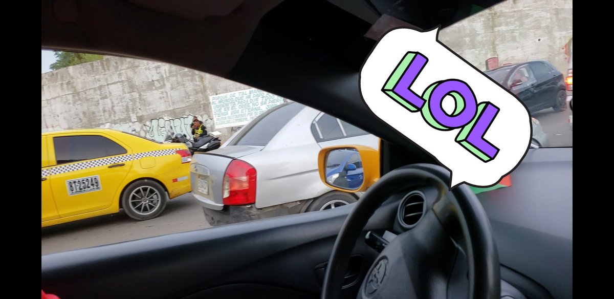 poderparavencer's tweet photo. @AlvaroAlvaradoC los policías de tránsito que mandaron a regular el tráfico en el túnel del tecal, ahora se ponen a hablar por cel y nosotros enredados en el túnel eso fue hoy sábado 25 de agosto 6 pm https://t.co/4VDrGl1oas