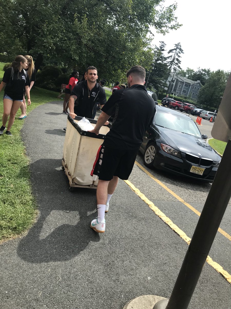 CUsprint's tweet photo. Teamwork helping freshman on move in day #caldwelluniversity #moveinday2018 #caldwell2022 https://t.co/4SguvdMgbn