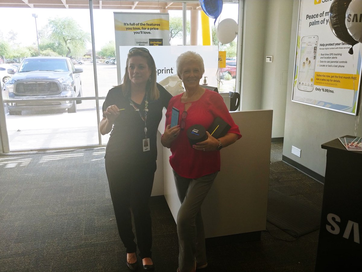 It’s a <a href="/SamsungMobileUS/">Samsung Mobile US</a> kinda day! Check out this happy #SamsungNote9 customer with #samsung Tammy! TWO #Note9 + #Samsung watch! 👍🏼📱⌚️