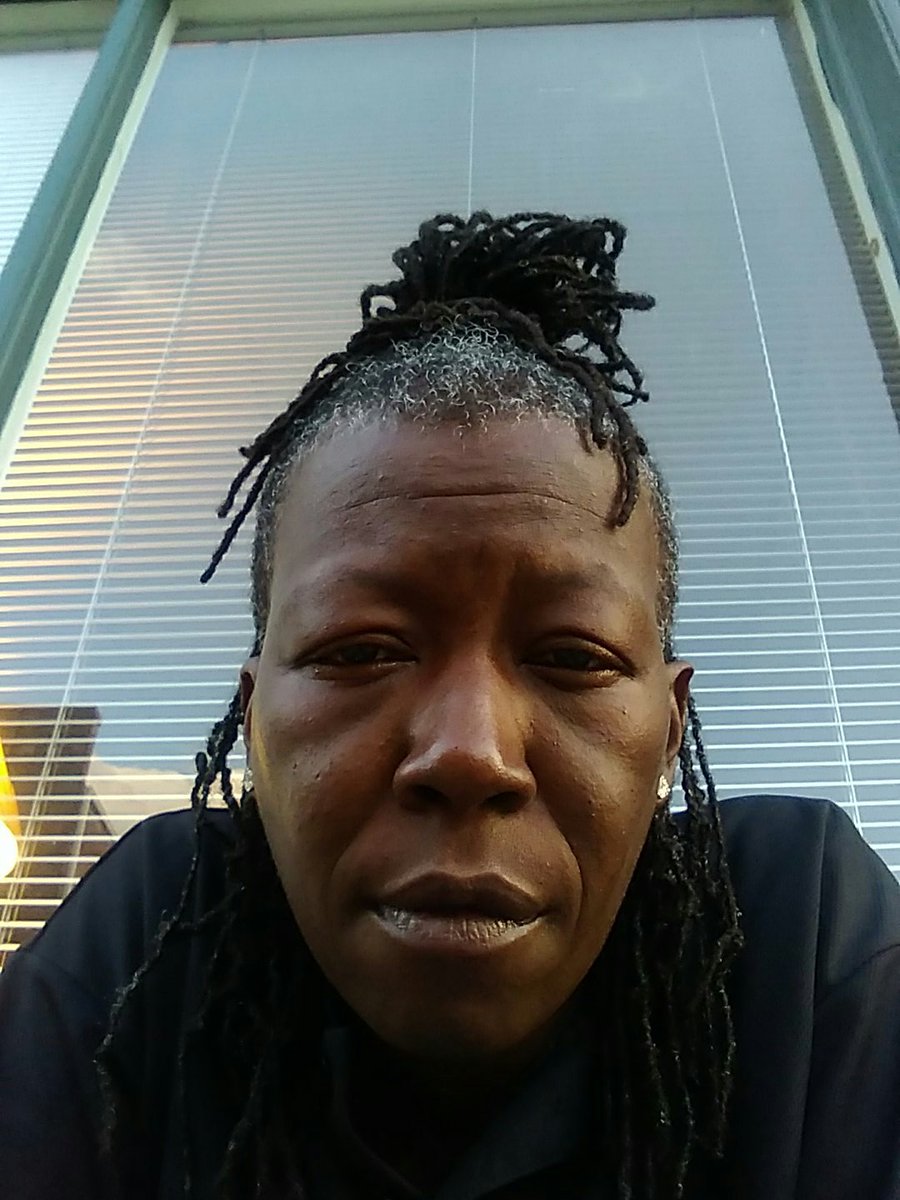 BluDaBrand's tweet image. Outside #BottomlineStudios #RoundHereRadio almost time for #DemSayWhat with #SaJules &amp;amp; #KarltonClay