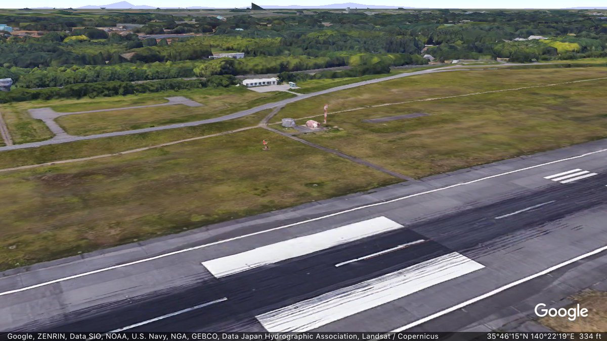 jonostrower's tweet photo. Best educated guess is that this was the approach to Runway 16R yesterday at Narita on its second attempt before diverting to Haneda. You can see the tower off the side of the runway background. Thanks to @satcom_guru for finding the likely flight. #NH816 https://t.co/Blj5BXmnEt https://t.co/IK16clCD94