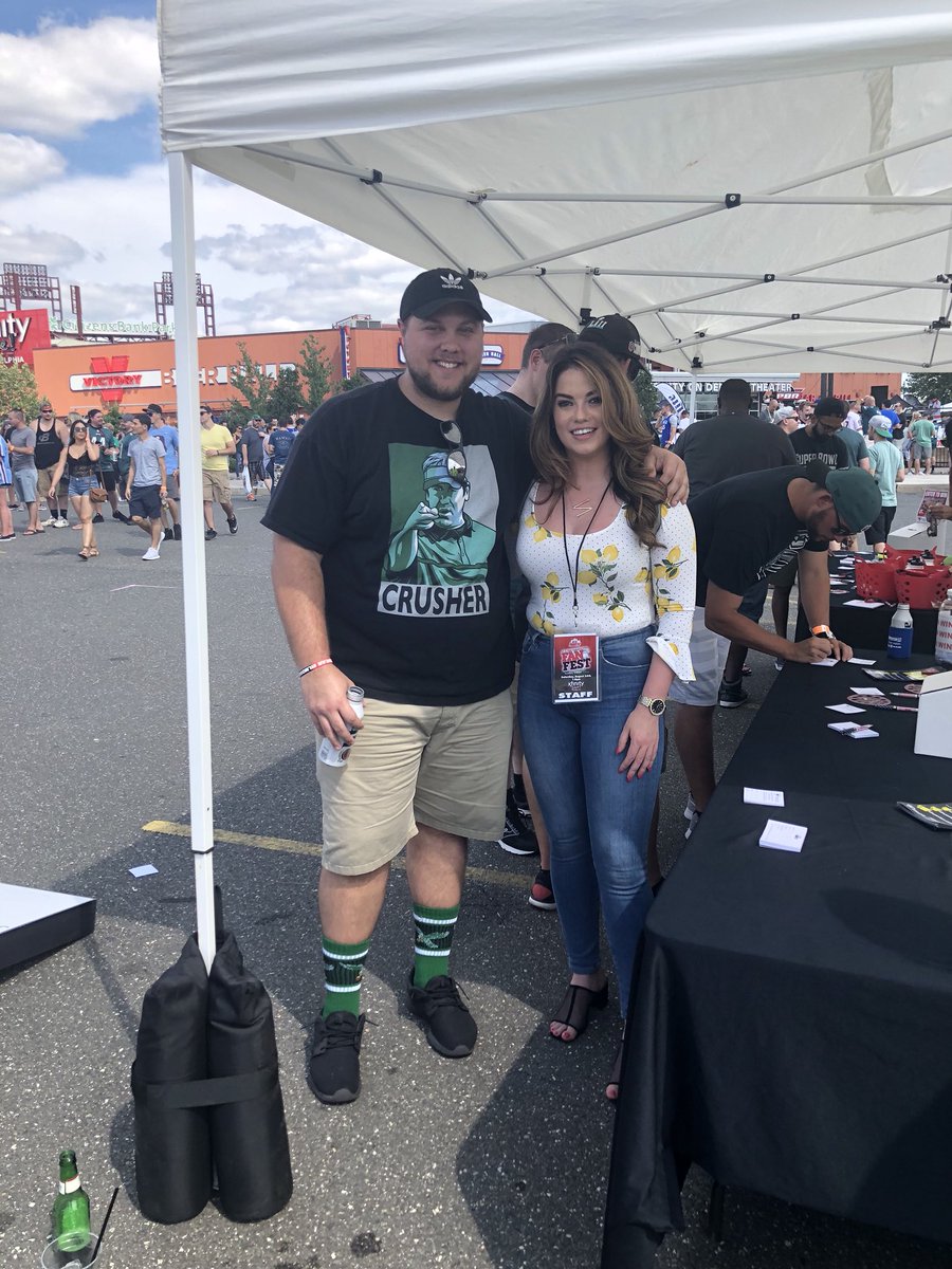 ajtorres1230's tweet image. She’s the 💣💣💣  @NatalieEgenolf #975FanFest #LondonContest