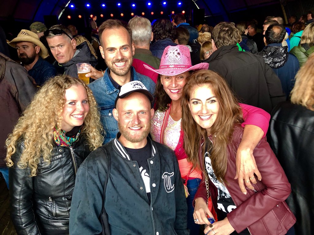 marjaruigrok's tweet photo. Gezelligheid op #onceabluemoon #festival met @markeland @DilanYesilgoz @peterkwint en veel meer! https://t.co/GBNjz6jjHf