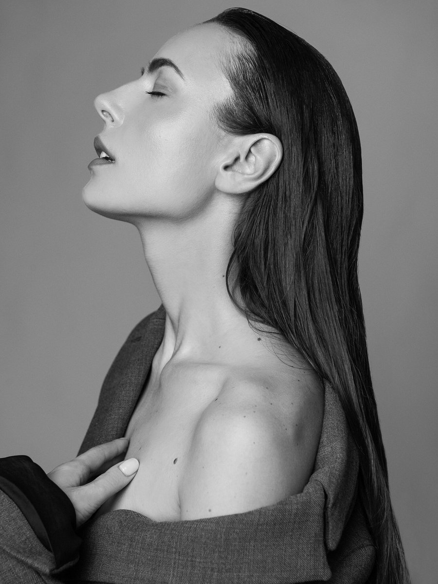 cocorocha's tweet image. Some of the gorgeous girls in our first ever #cocorochamodelcamp last week! Over a few days we taught pose, runway, and the expectations vs. realities of the industry. We also shot portfolio images I felt they were missing. Want to join us next time? cocorochamodelcamp@gmail.com