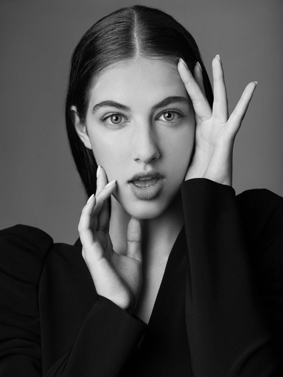 cocorocha's tweet image. Some of the gorgeous girls in our first ever #cocorochamodelcamp last week! Over a few days we taught pose, runway, and the expectations vs. realities of the industry. We also shot portfolio images I felt they were missing. Want to join us next time? cocorochamodelcamp@gmail.com