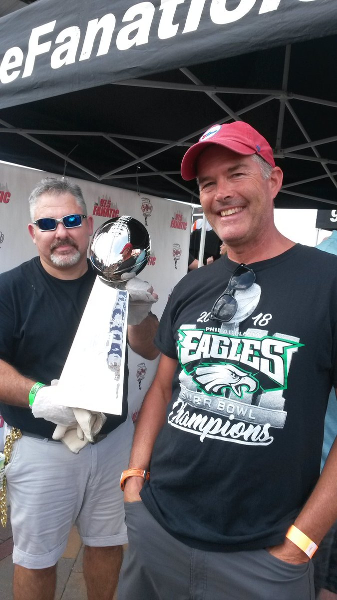 TCKearns's tweet photo. Lombardi Trophy. Worth the wait. #975fanfest #londoncontest #onerandomwinner https://t.co/4LaQwlOcFN
