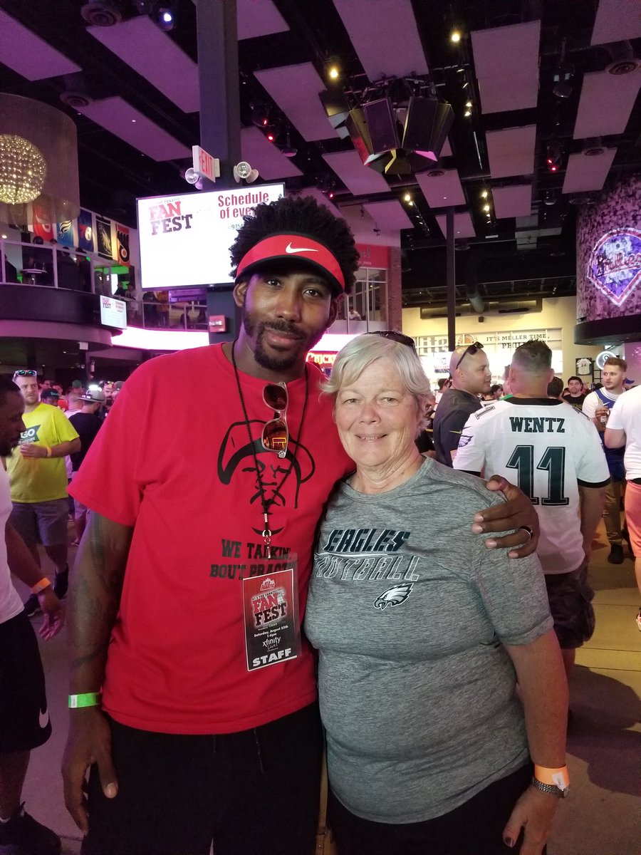 jen_boris's tweet image. Tyrone and the Mist :) @tyjohnsonnews #975fanfest #londoncontest