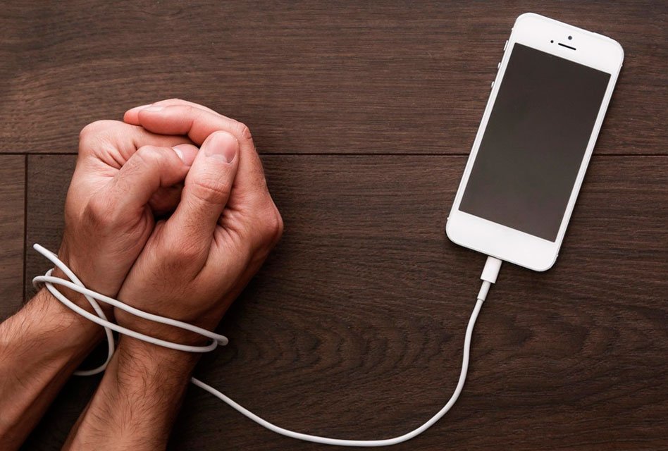 comuniquejesus's tweet photo. Vicio em tecnologia. 
 https://t.co/Xh8mJOoh5a https://t.co/WEpwLgCgvS