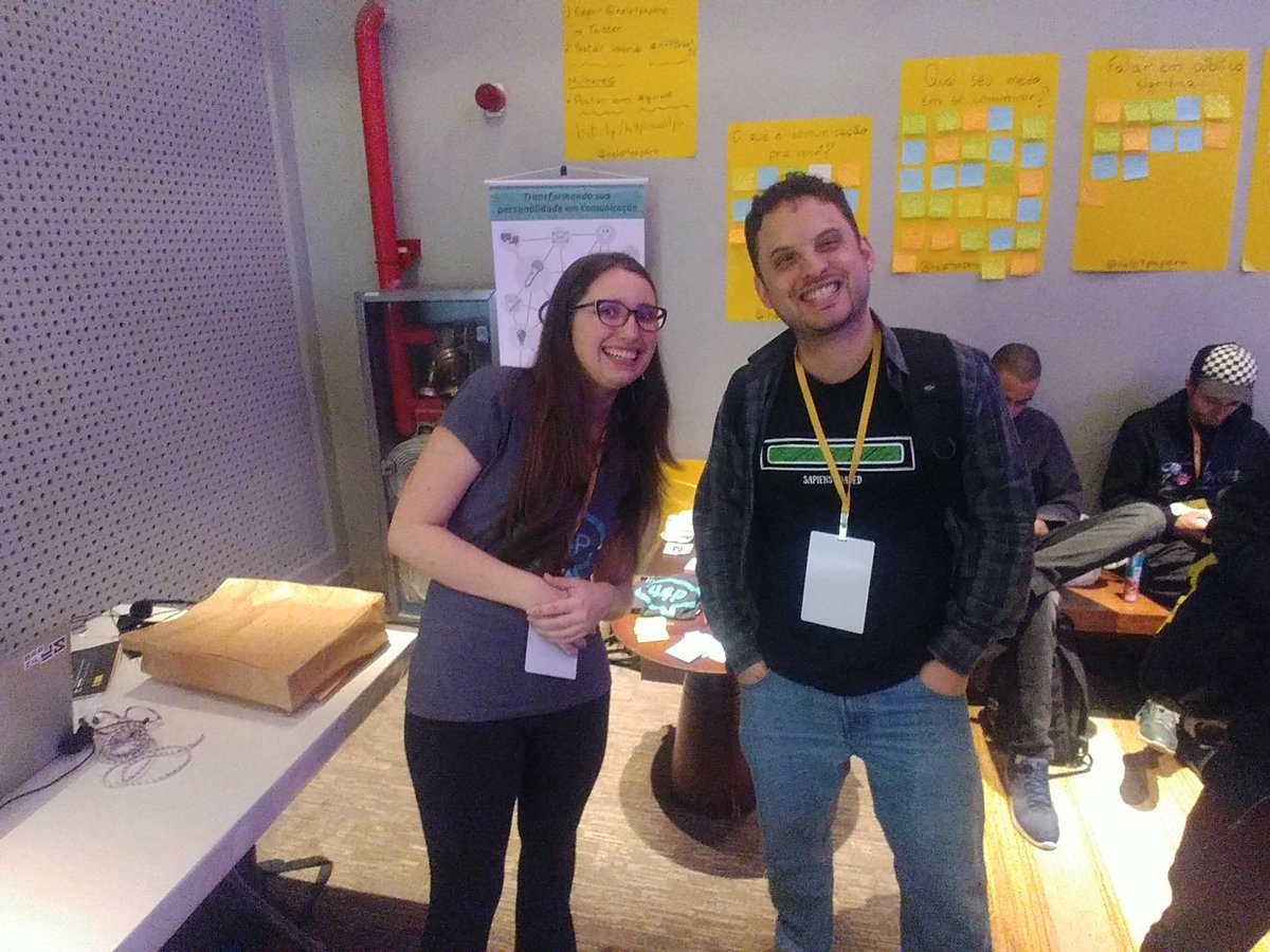 romulofloresta's tweet photo. #H4PBrazilJS comunicação é tudo !! #comunidade #sebrae #sapien #braziljs https://t.co/HvhMzqa2k5
