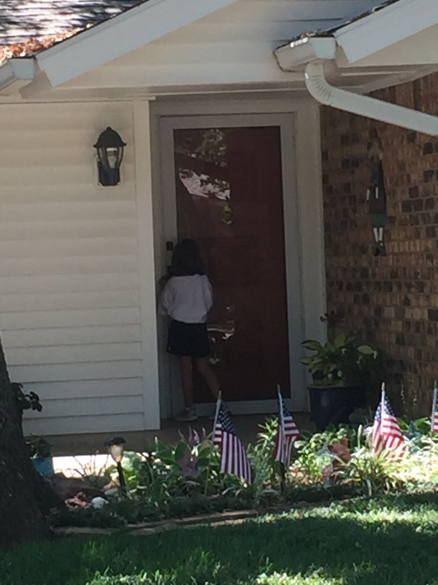 itsmebaileyh's tweet image. My big helpers today passing out Mick lit! @MickforGovernor @MickCornett 
#fixthemess #civicengagementlesson