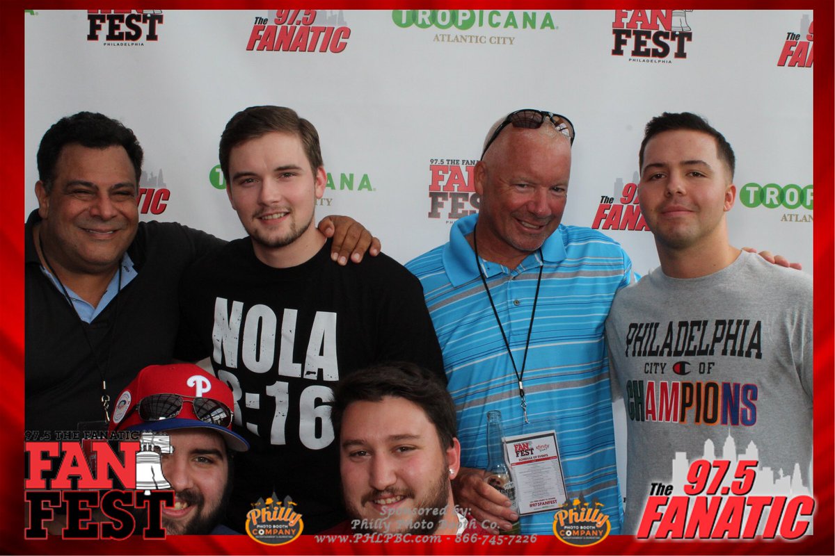 austinmccray's tweet image. Best picture I ever took @975Mornings best show missing @jelynchjr #975FanFest #LondonContest