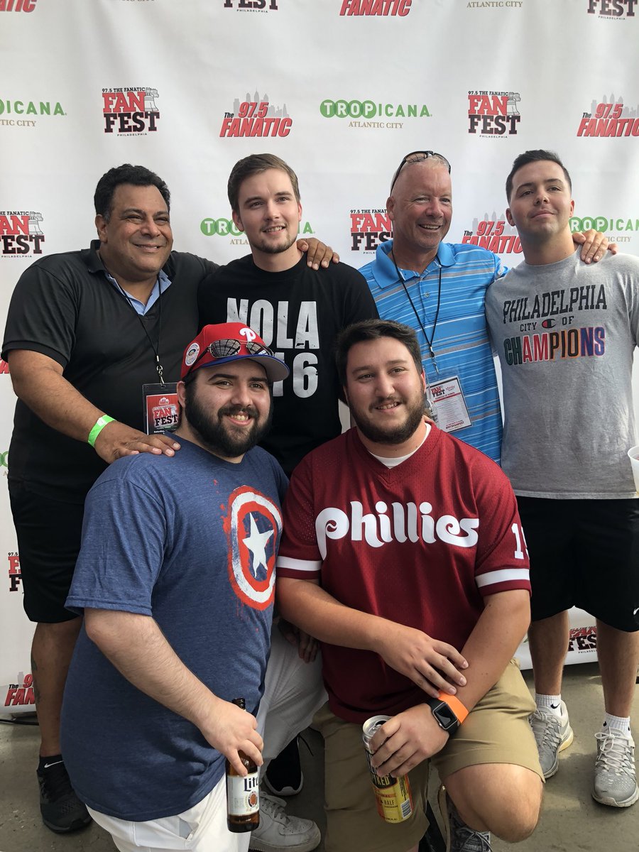 austinmccray's tweet image. Best picture I ever took @975Mornings best show missing @jelynchjr #975FanFest #LondonContest