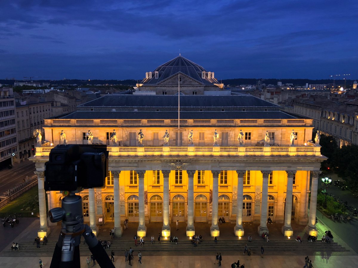 paulreiffer's tweet photo. Tonight, I'm on the rooftops of Bordeaux photographing the National Opera House below...
...and it's not a bad view from up here...!
#Bordeaux @operadebordeaux @PhaseOnePhoto #CaptureDedication #Rooftops #France #OperaHouse https://t.co/lPpVcxRfiJ