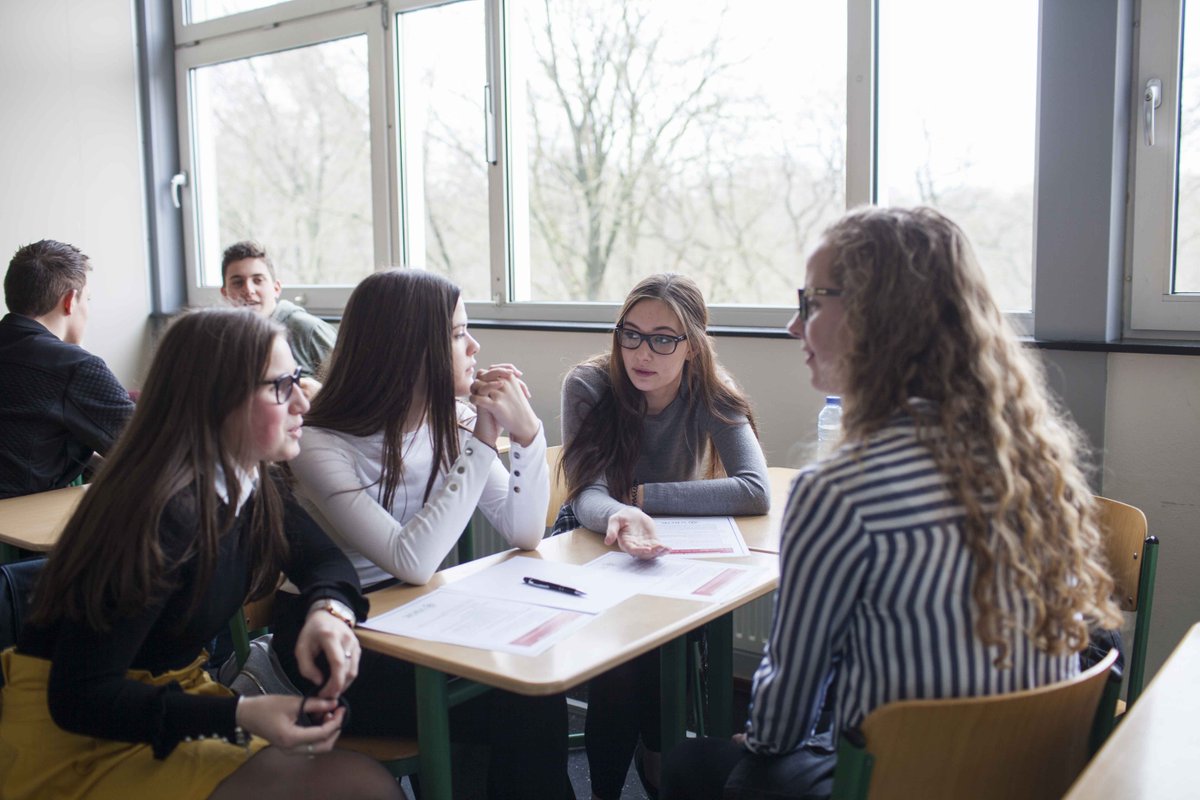 vbokNL's tweet photo. De nieuwe school- en kerkjaar is bijna weer begonnen. Wil jij jouw jeugdgroep/klas toerusten om over het ongeboren leven te praten? Boek dan nu een debatavond en leer meer over het gesprek. https://t.co/Q0TKpJPYoB https://t.co/wKMz4jioGe