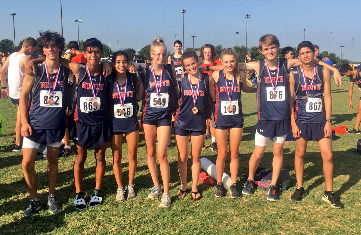 jrichardsNORTH's tweet photo. Aren’t they adorable?! THEY crushed it today ~ VG and JVG 3rd/21, VB 9th/24, JVB 2nd/19 .... so many GREAT races and great way to end the 3 week training cycle. Up next ~ 3 wk cycle and phase 2 of racing!! #nodaysoff #mnhsxc https://t.co/MoiBYCobjl