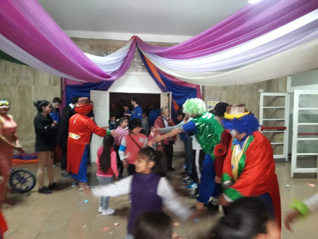 marcelinoCPPSE's tweet photo. La magia del circo se vivió en Escuelas Abiertas y CAI de zona Sudeste. 🎼 👏👏💚💚Había una vez un Circo!! @aniberruezo @fguillesaavedra @patriciapinasco @FanjulGabriel @sebabonduri @vanesa_aramayo @efdiegolopez @EqInterdiscEA https://t.co/v0zZdm5VbX