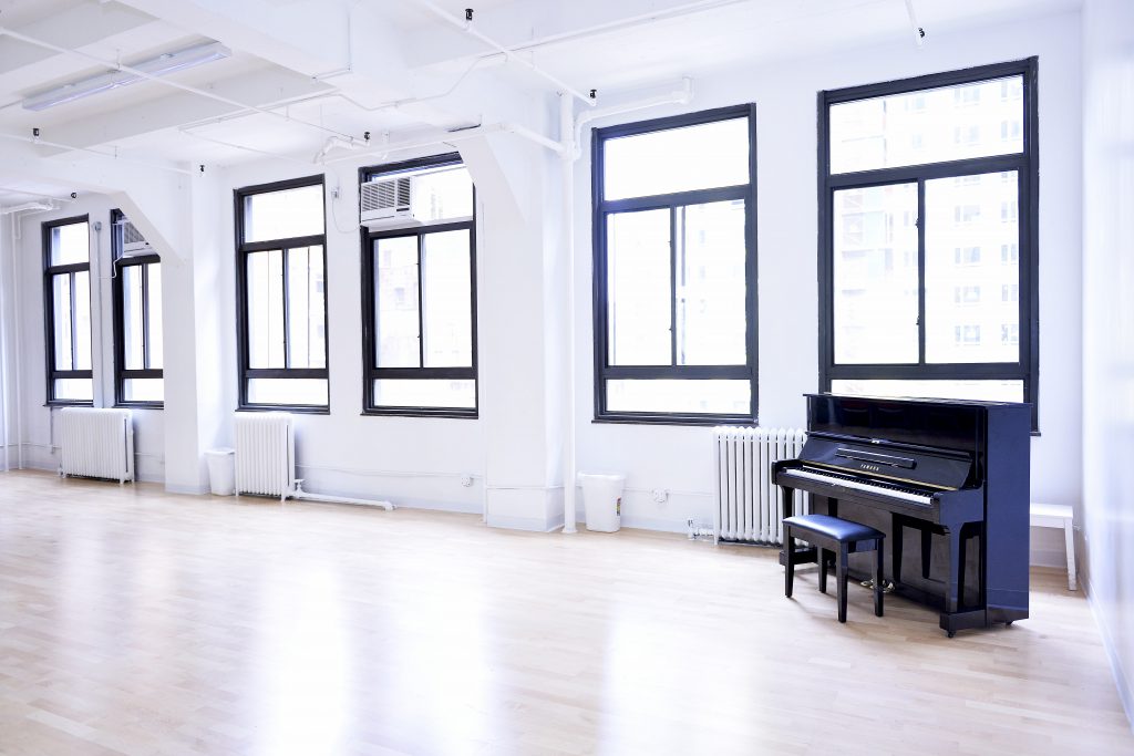 uscout_com's tweet image. What up New York? We have a new listing for you! This bright space is ideal for rehearsals, auditions, casting calls, and performing arts classes. But also available for private parties, birthdays, showers, meetings, lectures, conferences, and studio showings. #NewYork #Uscout