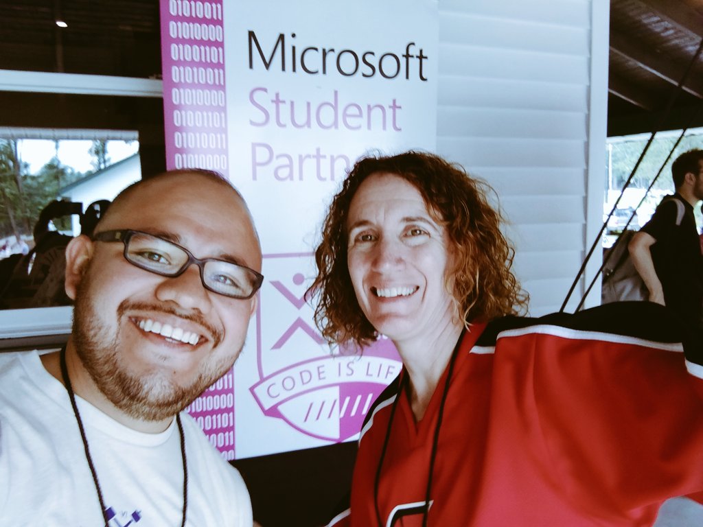 rafaecheve's tweet photo. Code is life. Susan @HockeyGeekGirl me comparte sobre el programa para estudiantes de @Microsoft al cual pueden aplicar y llevar contenido a sus universidades. #hacktabasco #HackconVI #hackathon https://t.co/B1kmZ4viXf