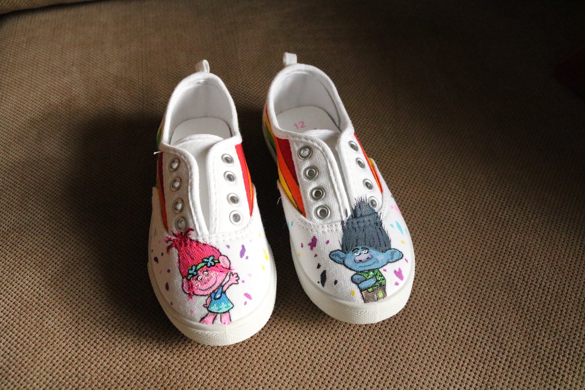 ChiantiDesigns's tweet photo. Fun pair of kids shoes! These ones are currently for sale #trolls #art #painting #custom #sale https://t.co/AhTnUYnqoU