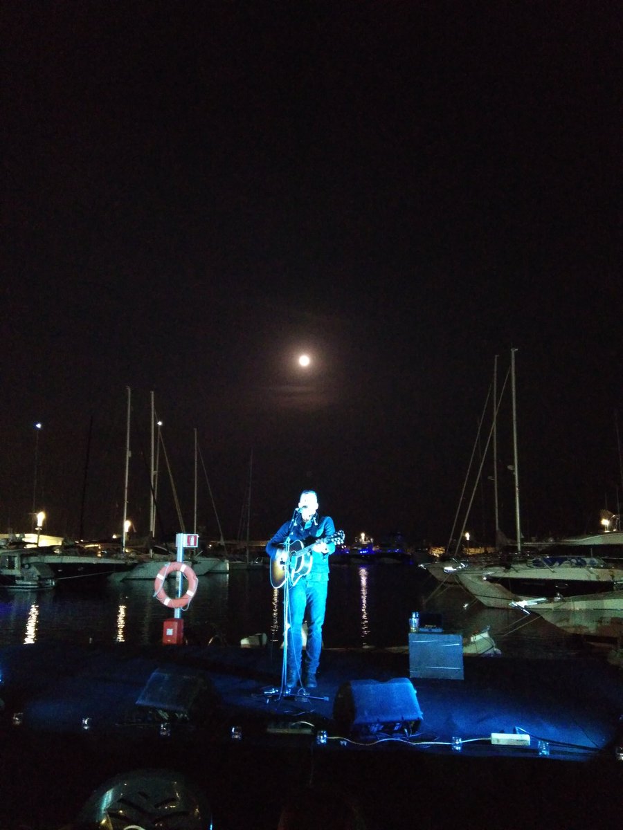 DavidDiezH's tweet photo. En las fiestas de Sant Agustí y Cala Major, concierto solidario de @JaimeAnglada #CalaNova #Mallorca #FeimPPartit https://t.co/u6g3vd2EkC