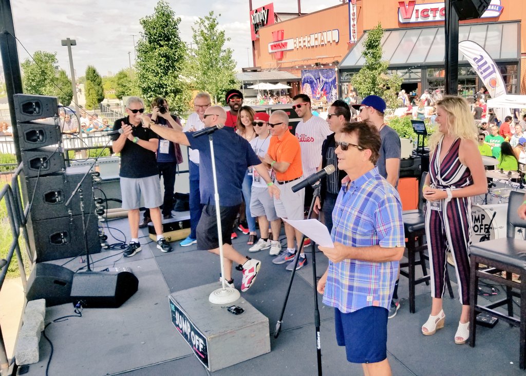 JawsCEOQB's tweet image. Best fans in the world... right here in #Philly 😎

#975FanFest