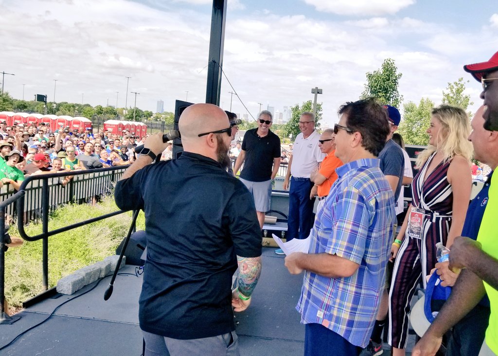 JawsCEOQB's tweet image. Best fans in the world... right here in #Philly 😎

#975FanFest