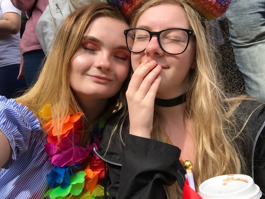 Chloexpyt's tweet image. Love these people #ManchesterPride2018 🌈💓