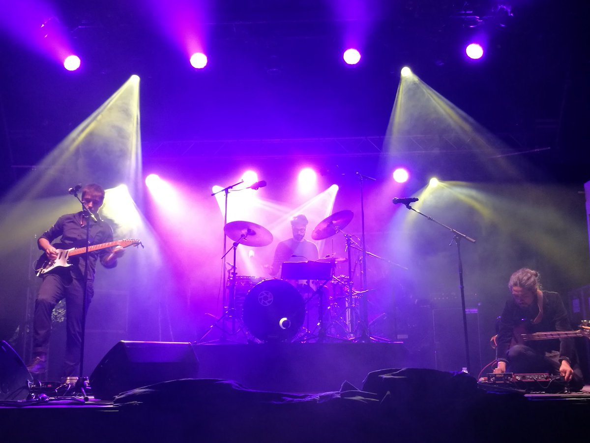 RadioKC's tweet photo. Sur scène maintenant à @luzarches  au Festival Les @carrieresstroch 

Le groupe trip ô rock @LivingRuinsBand https://t.co/2y6Wp6dWma