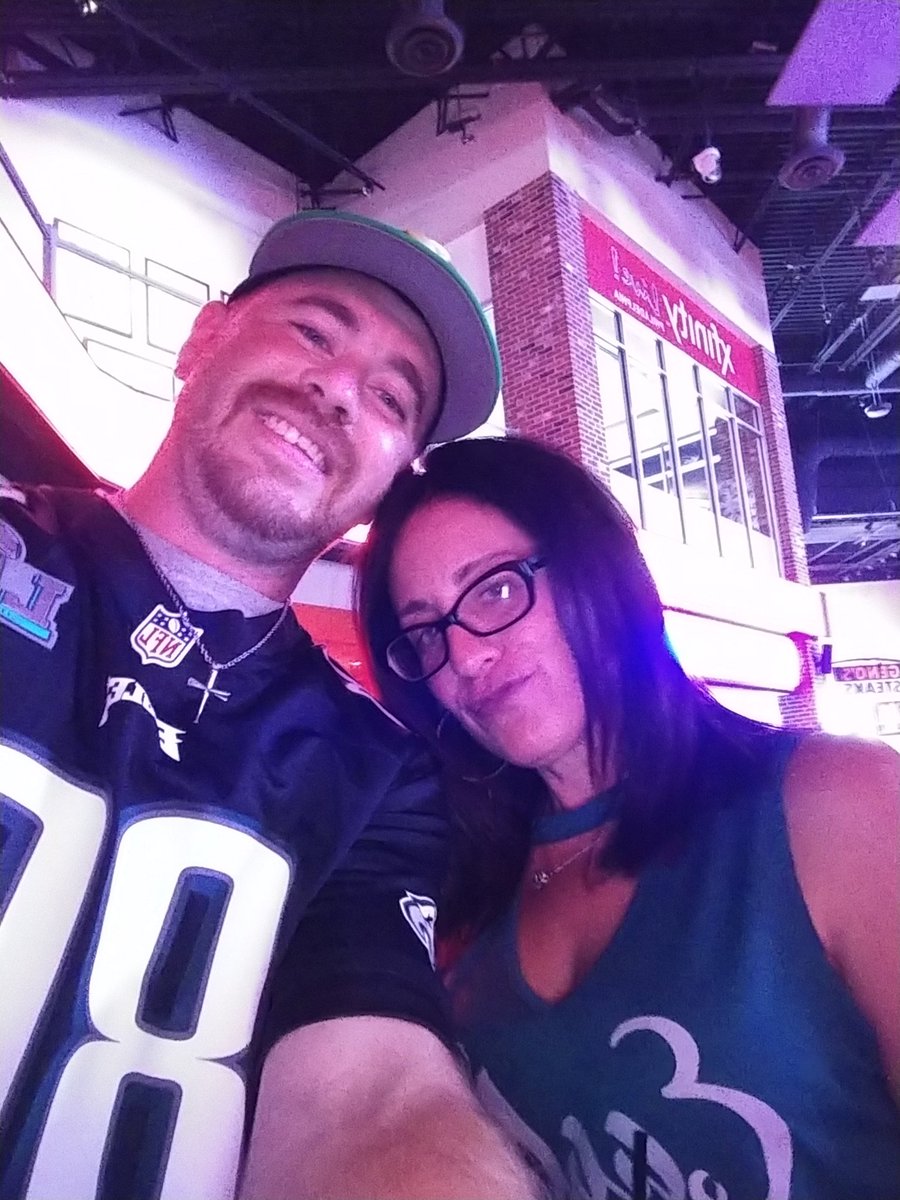 tjmann210's tweet image. #975FanFest #LondonContest Go Birds!!!!