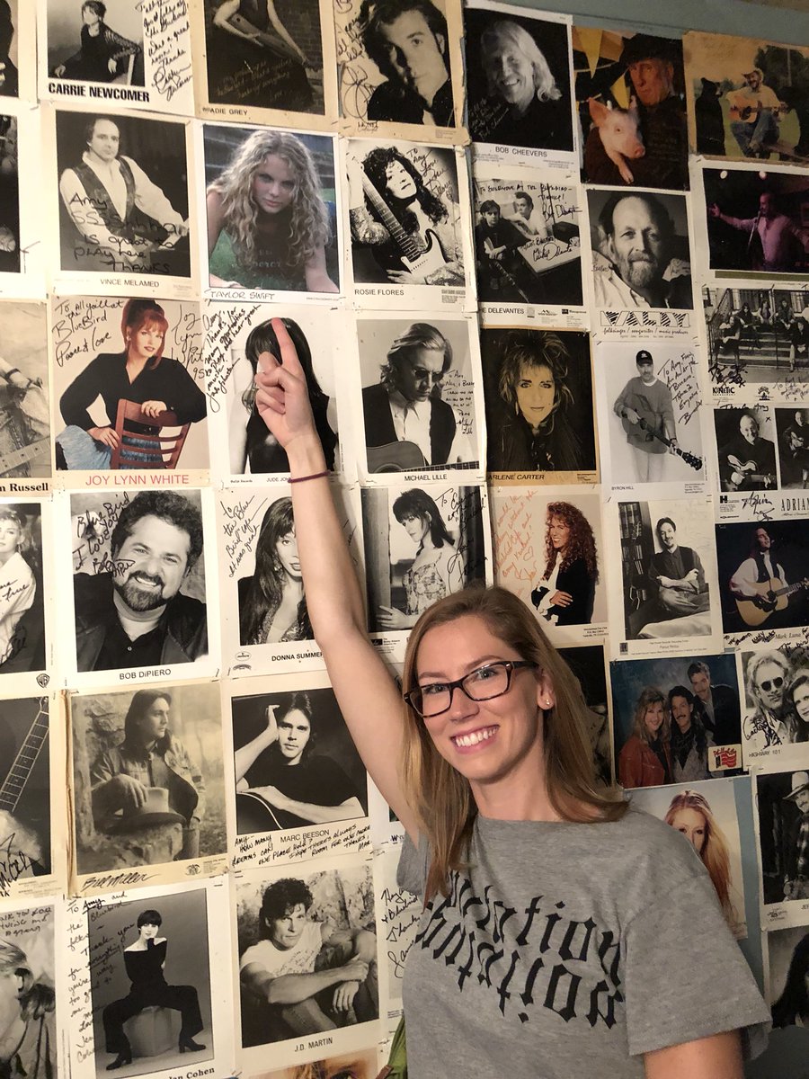 kellym228's tweet photo. ๐๐There she is #babytay @taylorswift13 @BluebirdCafeTN https://t.co/5GjGuIlqzn
