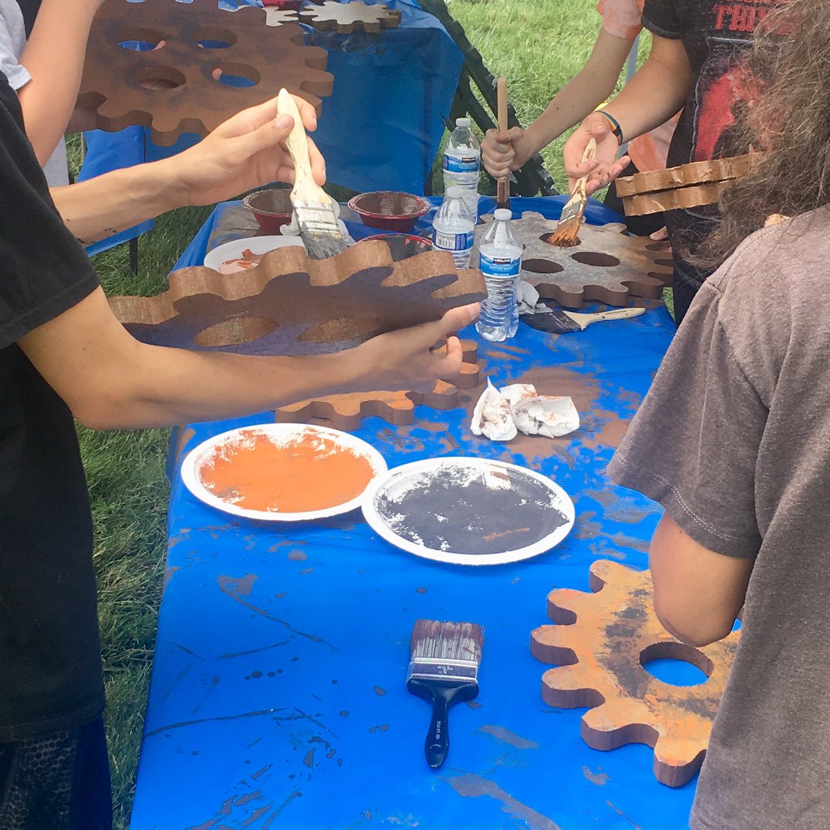 RoHAWKtics3824's tweet photo. Big thanks to this fantastic crew of parents and students that showed up today to help build and paint our collaborative project with @HVABand ! We can’t wait to see these on the field! #Morethanrobots #STEAM #HVASTEM #GoHawks #firstinspires https://t.co/BNZfQk76Xg