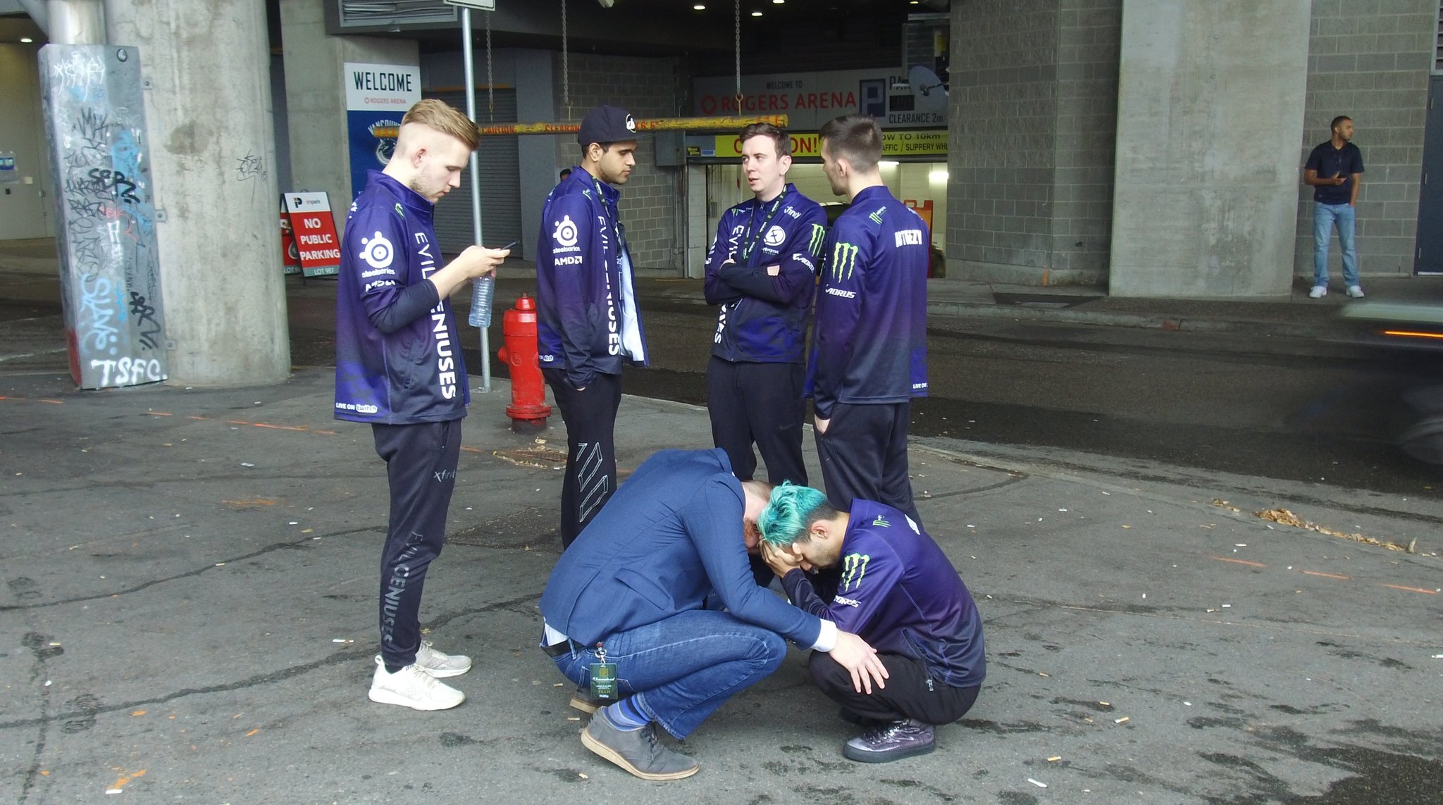 DleL3K3V4AA4AUo.jpg:large