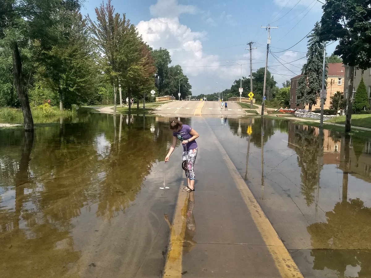 BigMicrobeBen's tweet photo. .@RobinRohwer takes what we believe to be the first ever #secchi depth of Johnson St. #SecchiDipIn https://t.co/UWIyAuEpRF