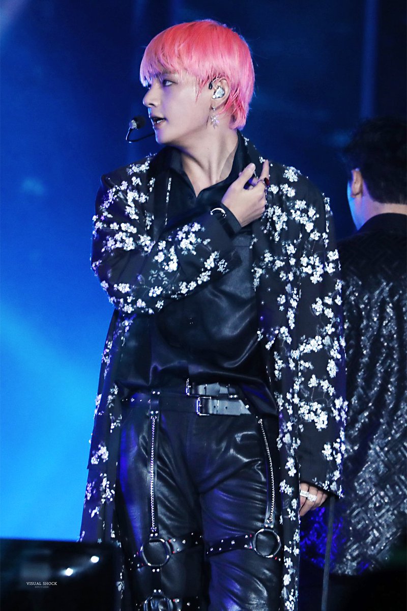 ratedkimtae tweet picture