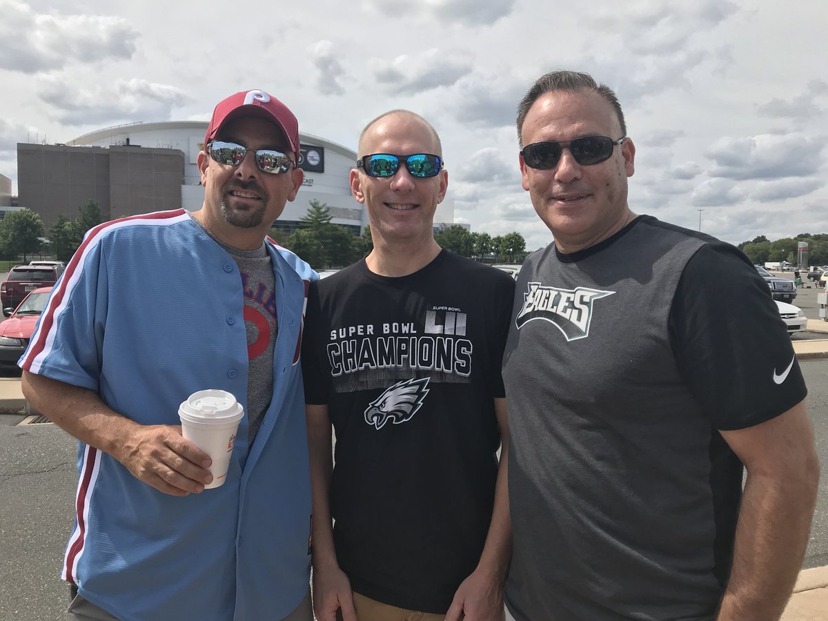 EspositoGene's tweet image. #97.5FanFest  #LondonContest