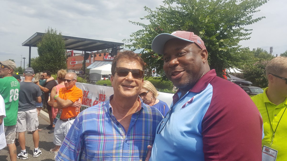 TweetLegendary's tweet image. #975fanfest what a day