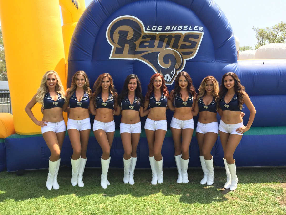 leah_brimacombe's tweet photo. Line 5 is lookinโ fine! #LARAMS #LARamsCheer #RamsCheerleaders #RamsCheer #HOUvsLAR ๐๐๐ https://t.co/HTWKbr1PnA