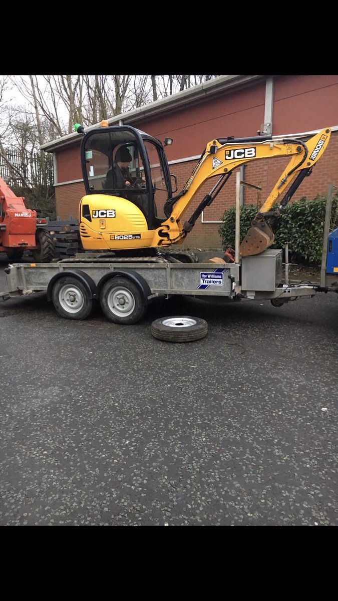 Elite_Portal_'s tweet photo. Diger Hire #Digger #piling #Eliteportalframes https://t.co/Z6bNFx2YBO