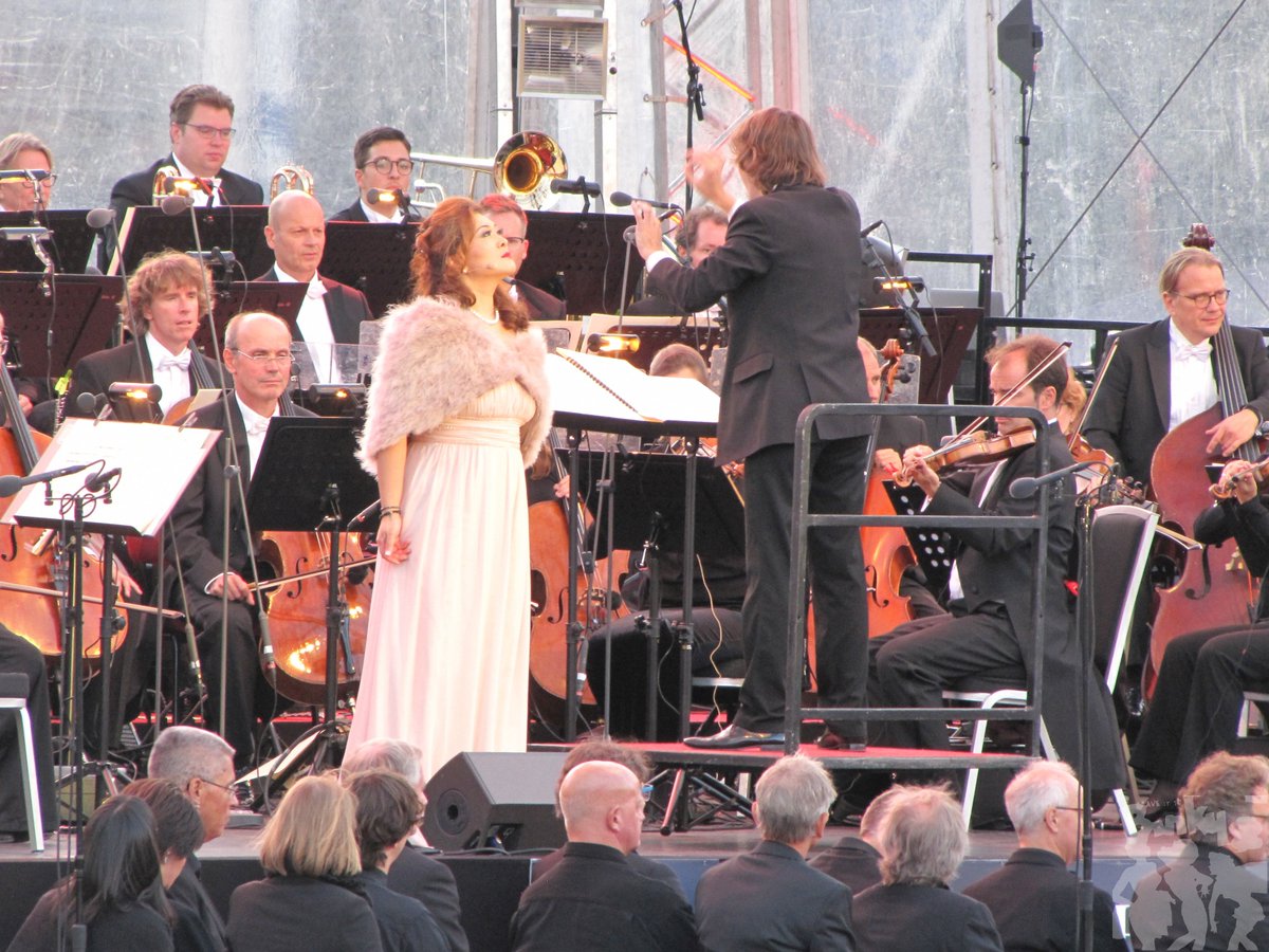 Binkie010's tweet photo. Het was weer een mooi #Veerhavenconcert in #Rotterdam #Veerhaven met o.a. Soojin Moon Sebastian (sopraan), Maria Riccarda Wesseling (mezzo), Paulo Ferreira (tenor). Morgen nog een voorstelling v/a 14:00 uur. https://t.co/CPqCLeeWck https://t.co/TAuc37PdfE
