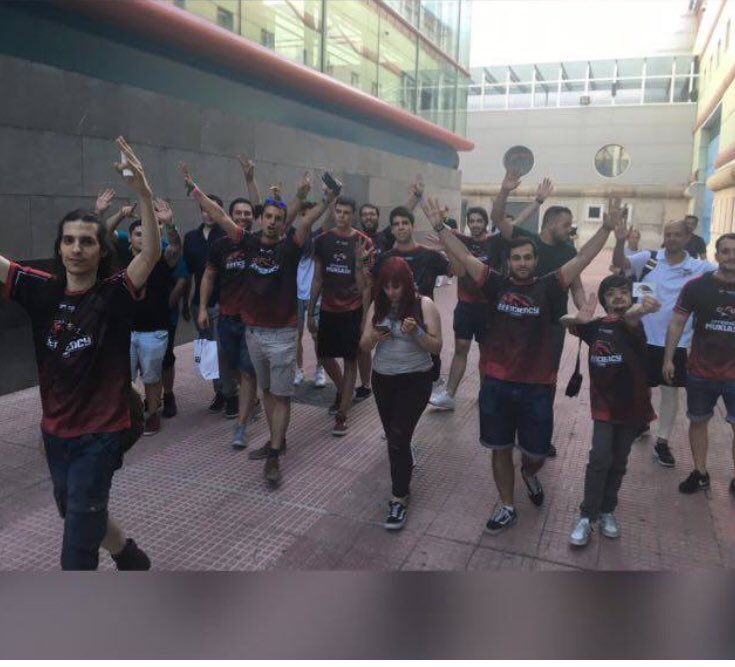 yatemoco's tweet photo. Tras un año junto a @Efficiency_team   y @Muklash__ decido abandonar el club. Ha sido un año increible donde he conocido a personas que guardaré para toda la vida. Muchas gracias por todo @VenturiniEffi @cubikaeffi https://t.co/Yxdjh1DG3t