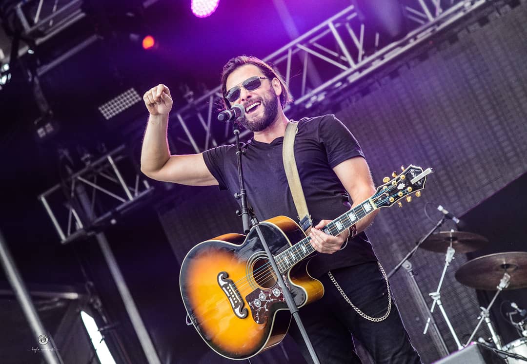 SoundCheckBlg's tweet photo. @bradjames kicking things off here on the final day of @LucknowsMITF 📸: @kayyerin
.
.
#WeLoveLive #music #live #country #countrymusic #lucknow #mitf2018 #lucknowmusicinthefields #bradjames https://t.co/HKx7ws1IvW