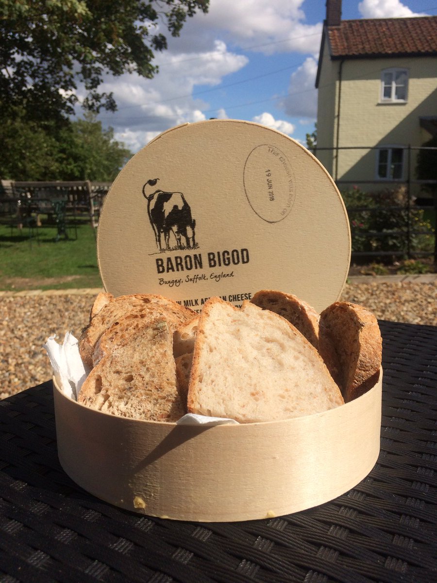 FlintVineyard's tweet photo. Use #no.2 for a #baronbigod cheese box from @fenfarmdairy .......Why a bread basket of course! Perfect for the amazing bread from @hempnallvillagebakery #15milelunch #sourdough #fiveseededgranary
#reducereuserecycle #cheesebox #vineyardlunch #vineyardtour #winetasting https://t.co/eYifB6o9SR