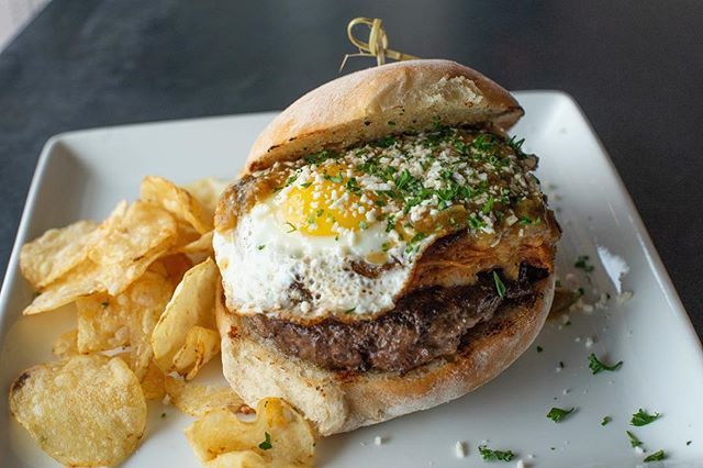 libertymarket's tweet photo. TODAY, August 25th Burger Daze Special The Crispy Carmen ⠀
8oz beef patty, chilaquiles, sunny side up egg, tomatillo salsa, and cotija on a Ciabatta bun. .
.
. .
.
#deliciousgilbert #passionforfood #servefromtheheart #azlocal #gilbert #burgers #burge… https://t.co/xANAOIyXc7 https://t.co/OkHX0dIHNJ