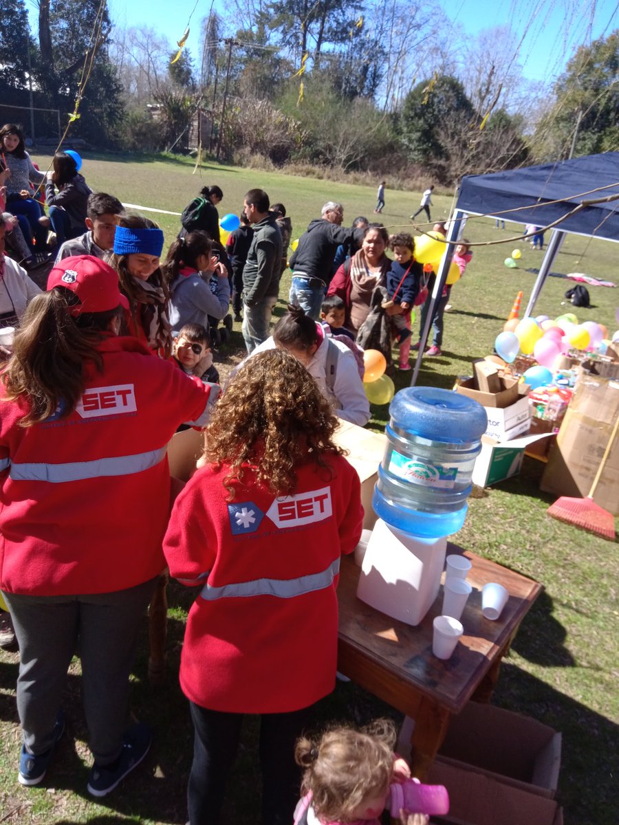 Set_tigre's tweet photo. El personal de Emergencias del SET ,voluntariamente planifico un evento Llevando  a cabo #unasonrisitaparaeldelta un agasajo para el día del niño.
Hermosa jornada y trabajo en equipo para que esto se logre https://t.co/tRecZUqYrm