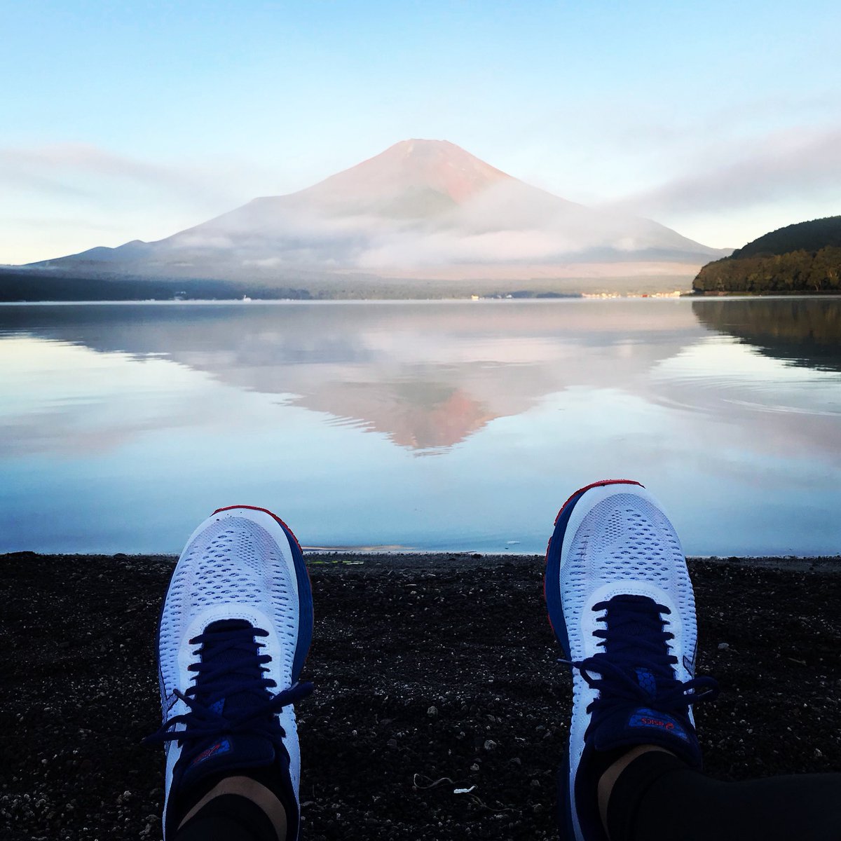 sato_shunta's tweet photo. 逆さ富士
早起きは何とやら…。
#KAYANO25 #FUJIYAMA #SUMMERRUN #YAMANAKAKO #ASICS #RUNNING https://t.co/hS05DzO6o2