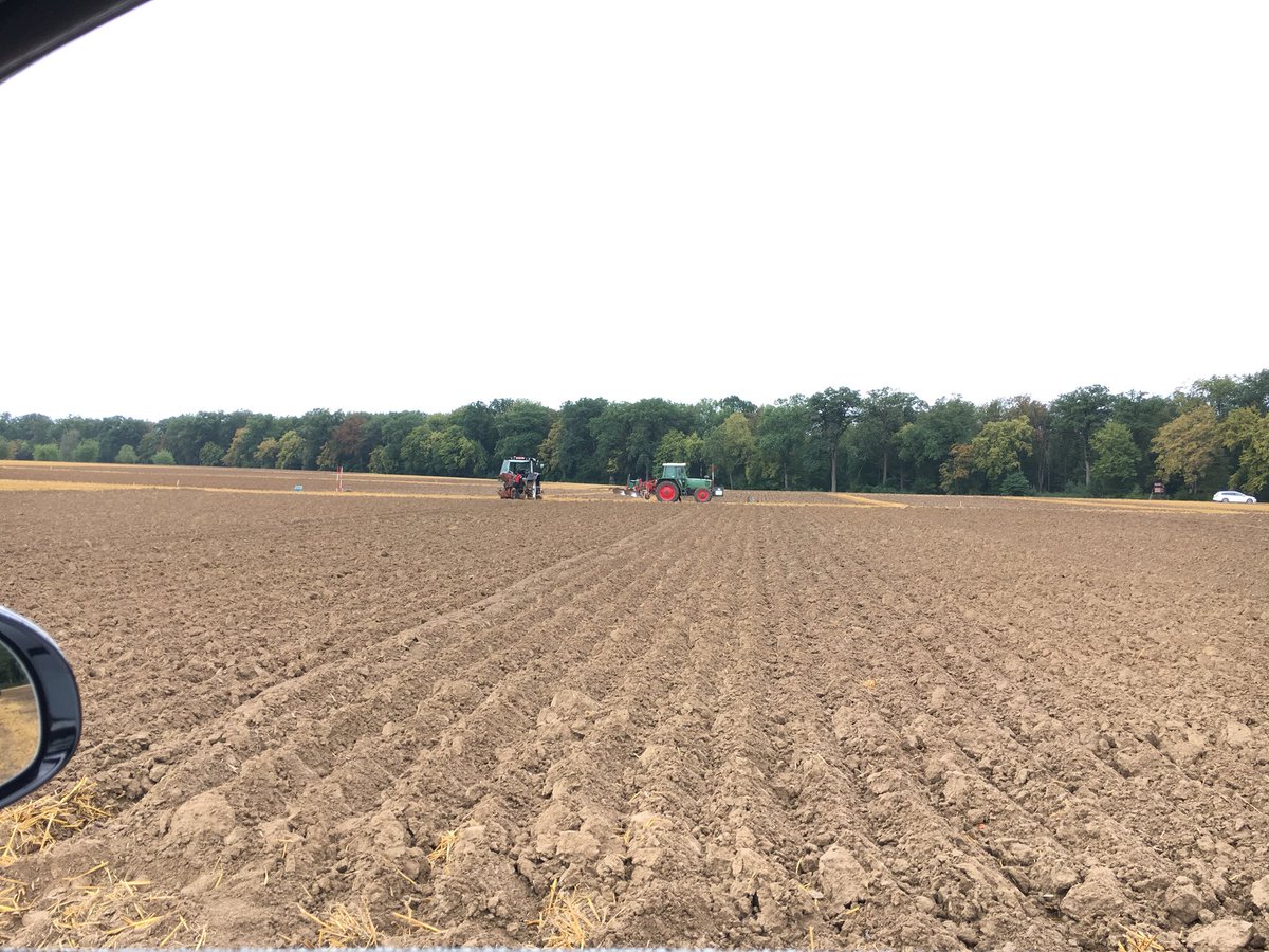 Unofficial practice taking place at Einsiedel p@World_Ploughing today