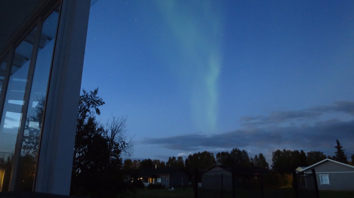 teroraita's tweet photo. The autumn arrives with darkening nights and auroras. First auroras of the new season moment ago in Kittilä @OurLapland #northernlights #revontulet @visityllas @LeviSkiResort https://t.co/Q0ApMyhMd3