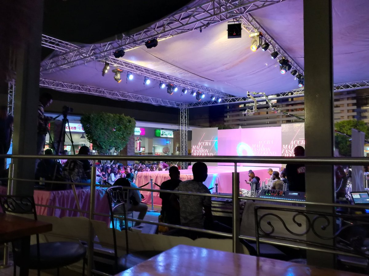 al_mxlick's tweet photo. #amfw18 https://t.co/2RUPOcu9hO