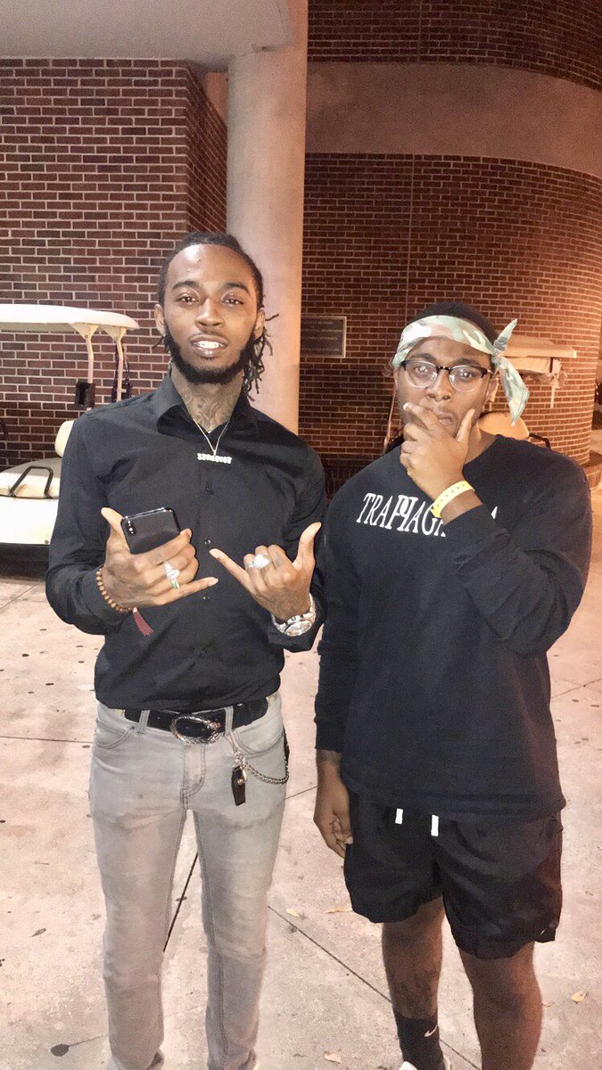Brc_Pinto's tweet photo. 🤫🤫 I promise we workin @SB_Skooly ft. @TRAPPAGANDA Welcome to the #TrappFamily https://t.co/kp3N8vHeuC